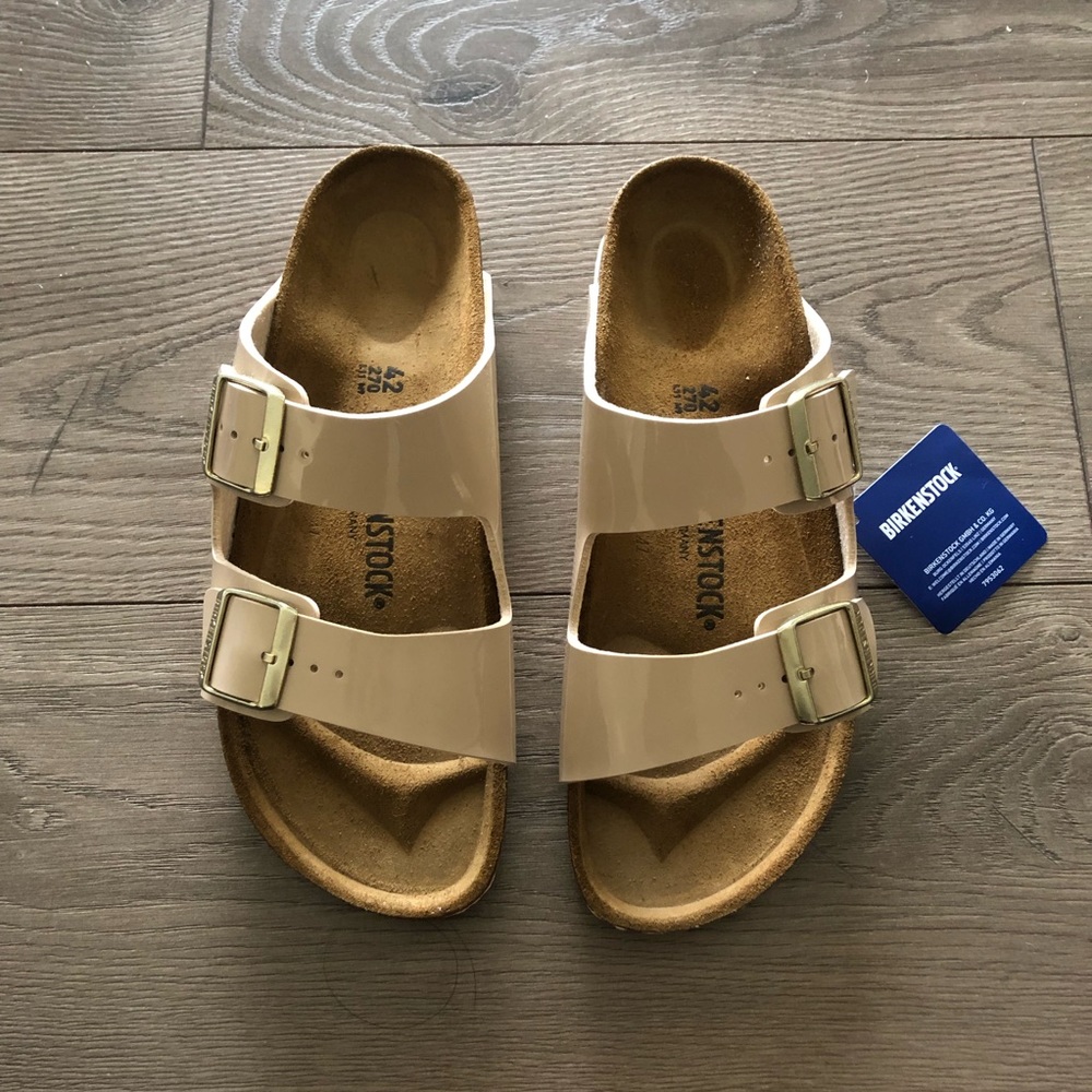 Birkenstock. Arizona Sandal. Narrow. Sand Patent.